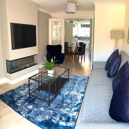3 Bedroom - 2 Bathroom Townhouse In Corstorphine Near Murrayfield Stadium - Direct Bus To Edinburgh City Centre In 20 Minutes - Two Private Parking Spaces - Private Sunny Garden - Recently Refurbished Экстерьер фото