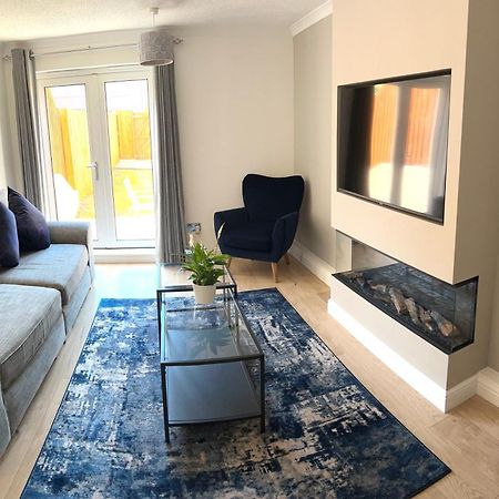 3 Bedroom - 2 Bathroom Townhouse In Corstorphine Near Murrayfield Stadium - Direct Bus To Edinburgh City Centre In 20 Minutes - Two Private Parking Spaces - Private Sunny Garden - Recently Refurbished Экстерьер фото