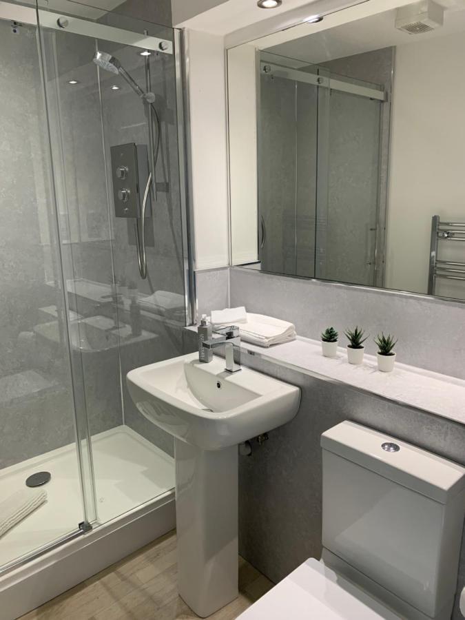 3 Bedroom - 2 Bathroom Townhouse In Corstorphine Near Murrayfield Stadium - Direct Bus To Edinburgh City Centre In 20 Minutes - Two Private Parking Spaces - Private Sunny Garden - Recently Refurbished Экстерьер фото