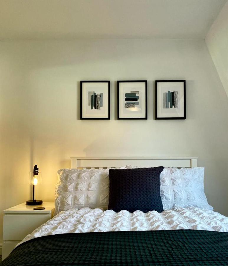 3 Bedroom - 2 Bathroom Townhouse In Corstorphine Near Murrayfield Stadium - Direct Bus To Edinburgh City Centre In 20 Minutes - Two Private Parking Spaces - Private Sunny Garden - Recently Refurbished Экстерьер фото