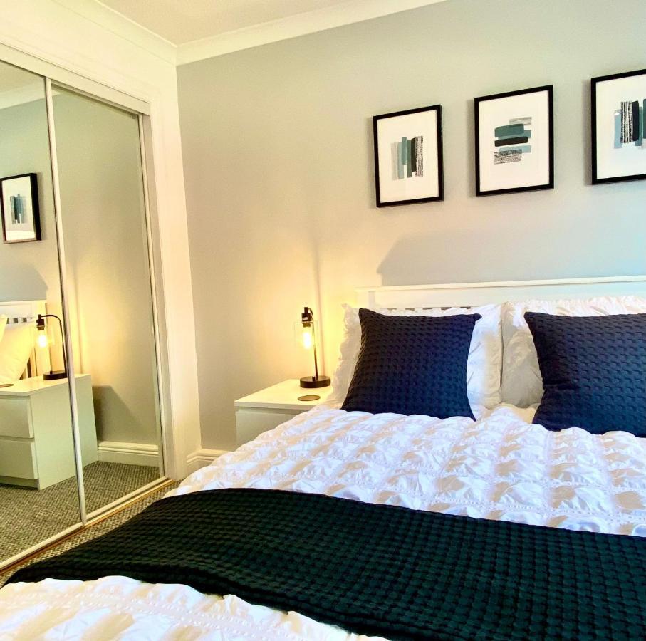 3 Bedroom - 2 Bathroom Townhouse In Corstorphine Near Murrayfield Stadium - Direct Bus To Edinburgh City Centre In 20 Minutes - Two Private Parking Spaces - Private Sunny Garden - Recently Refurbished Экстерьер фото