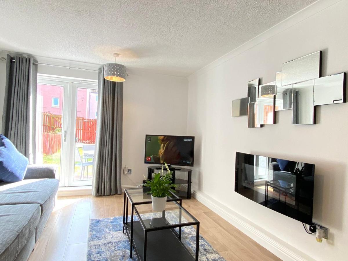 3 Bedroom - 2 Bathroom Townhouse In Corstorphine Near Murrayfield Stadium - Direct Bus To Edinburgh City Centre In 20 Minutes - Two Private Parking Spaces - Private Sunny Garden - Recently Refurbished Экстерьер фото