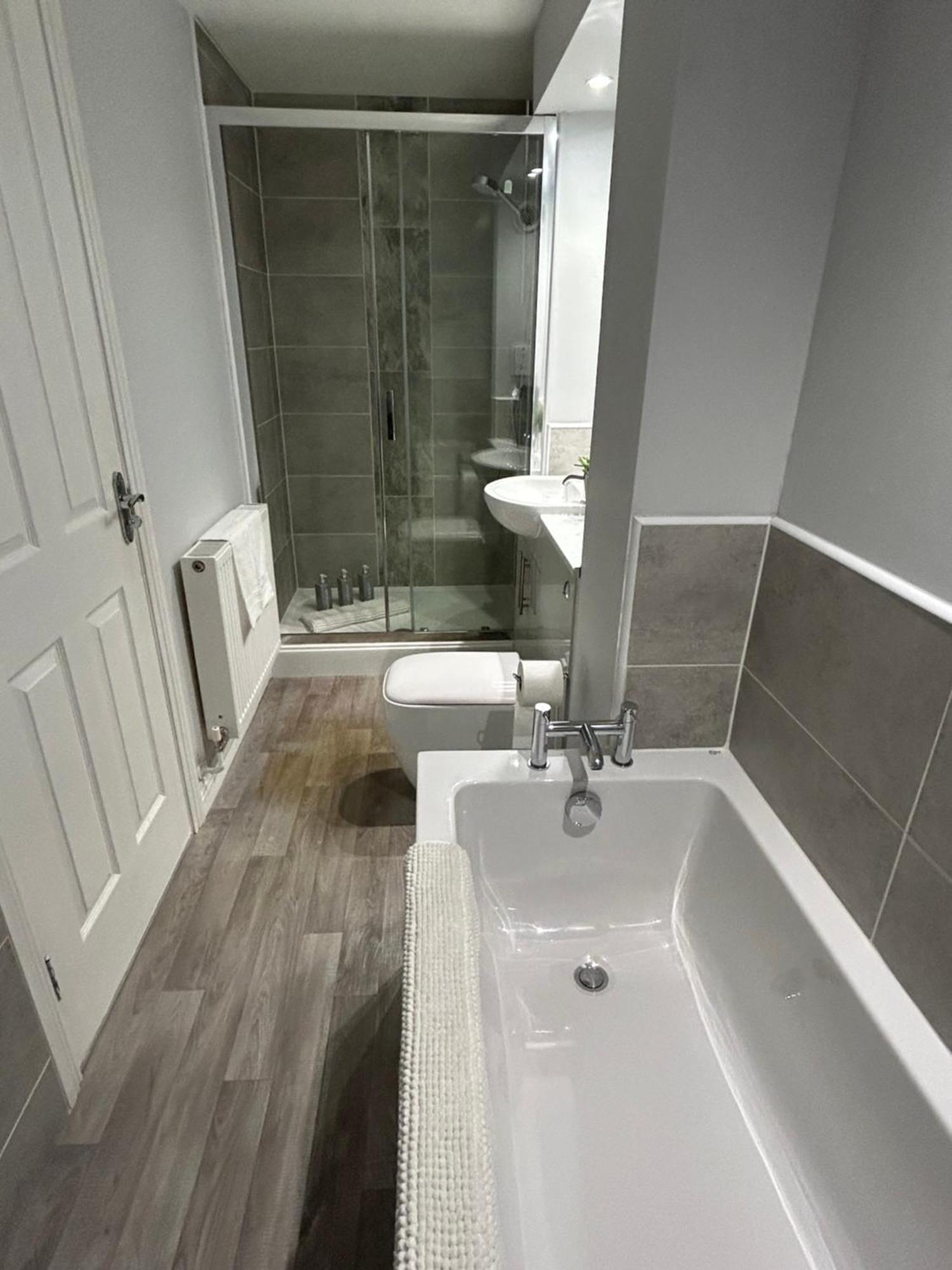 3 Bedroom - 2 Bathroom Townhouse In Corstorphine Near Murrayfield Stadium - Direct Bus To Edinburgh City Centre In 20 Minutes - Two Private Parking Spaces - Private Sunny Garden - Recently Refurbished Экстерьер фото